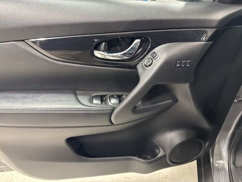 Used 2017 Nissan Rogue SL w/ SL Premium Package FWD image 15