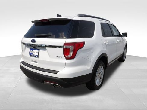 Certified 2018 Ford Explorer XLT AWD/4WD image 8