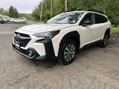 Certified 2025 Subaru Outback Premium AWD/4WD image 4