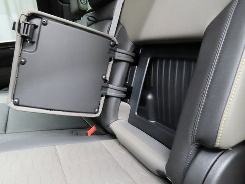 Used 2024 Chevrolet Silverado 2500 ZR2 w/ Technology Package image 76