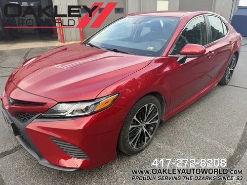 Used 2020 Toyota Camry SE w/ 4 Season Floor Mat Package FWD image 1