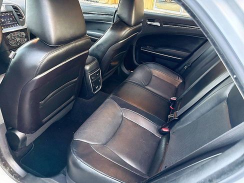 Used 2019 Chrysler 300 Limited w/ Safetytec Plus Group image 12