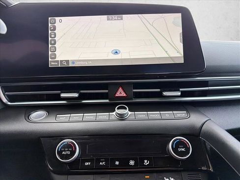 Used 2023 Hyundai Elantra Limited image 19