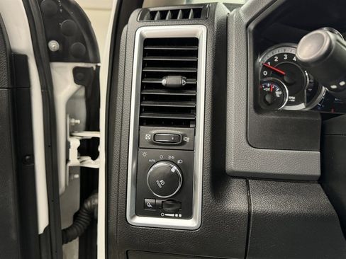 Used 2017 RAM 3500 Big Horn image 32