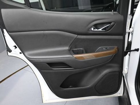 Used 2023 GMC Acadia SLE w/ Driver Convenience Package FWD image 24