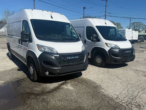 Used 2024 RAM ProMaster 2500 w/ Convenience Group FWD image 12