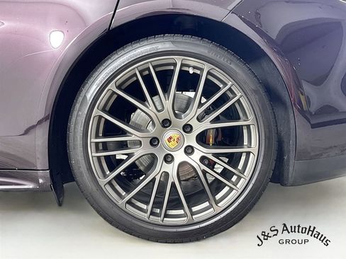 Used 2023 Porsche Panamera 4 Platinum Edition image 39