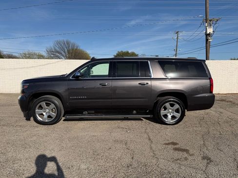 Used 2018 Chevrolet Suburban Premier image 3