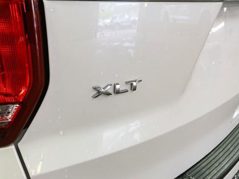 Used 2019 Ford Explorer XLT w/ Equipment Group 202A AWD/4WD image 9