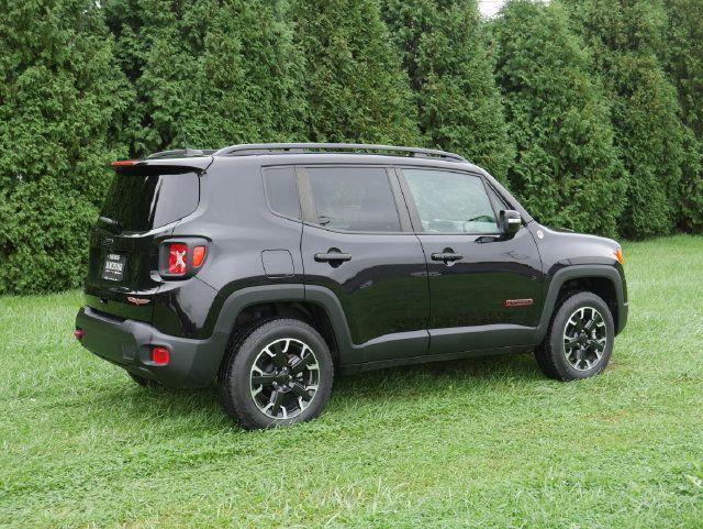Used 2023 Jeep Renegade Trailhawk w/ Sun/Sound Group AWD/4WD image 11