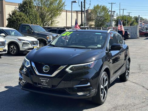 Used 2021 Nissan Rogue Sport SL w/ Premium Package image 2