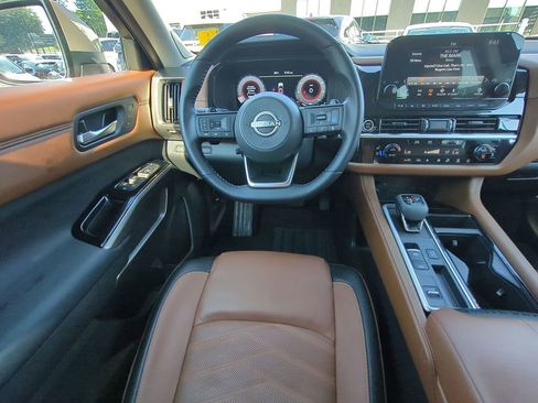 Used 2024 Nissan Pathfinder Platinum FWD image 15