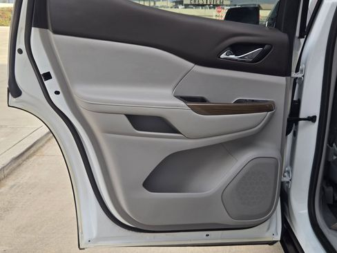 Certified 2021 GMC Acadia SLE w/ Driver Convenience Package image 15