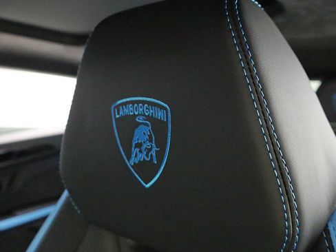 Used 2025 Lamborghini Urus S AWD/4WD image 33