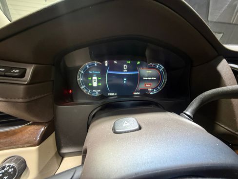 Used 2016 Cadillac Escalade Luxury AWD/4WD image 10