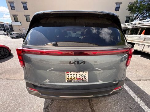 Used 2025 Kia Carnival SX w/ SX Dark Edition Package FWD image 4