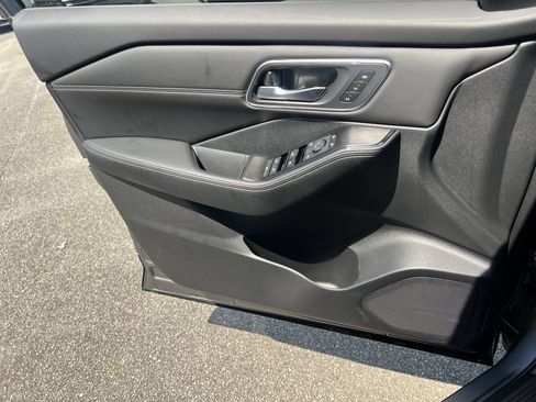 New 2026 Nissan Rogue Platinum AWD/4WD image 13