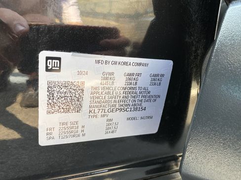 Used 2025 Chevrolet Trax RS w/ Sunroof Package FWD image 30