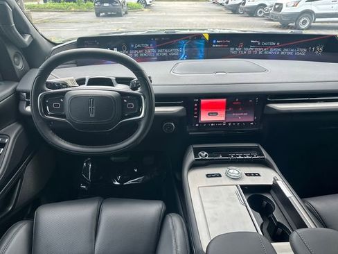 New 2026 Lincoln Navigator Reserve w/ Jet Appearance Package AWD/4WD image 22