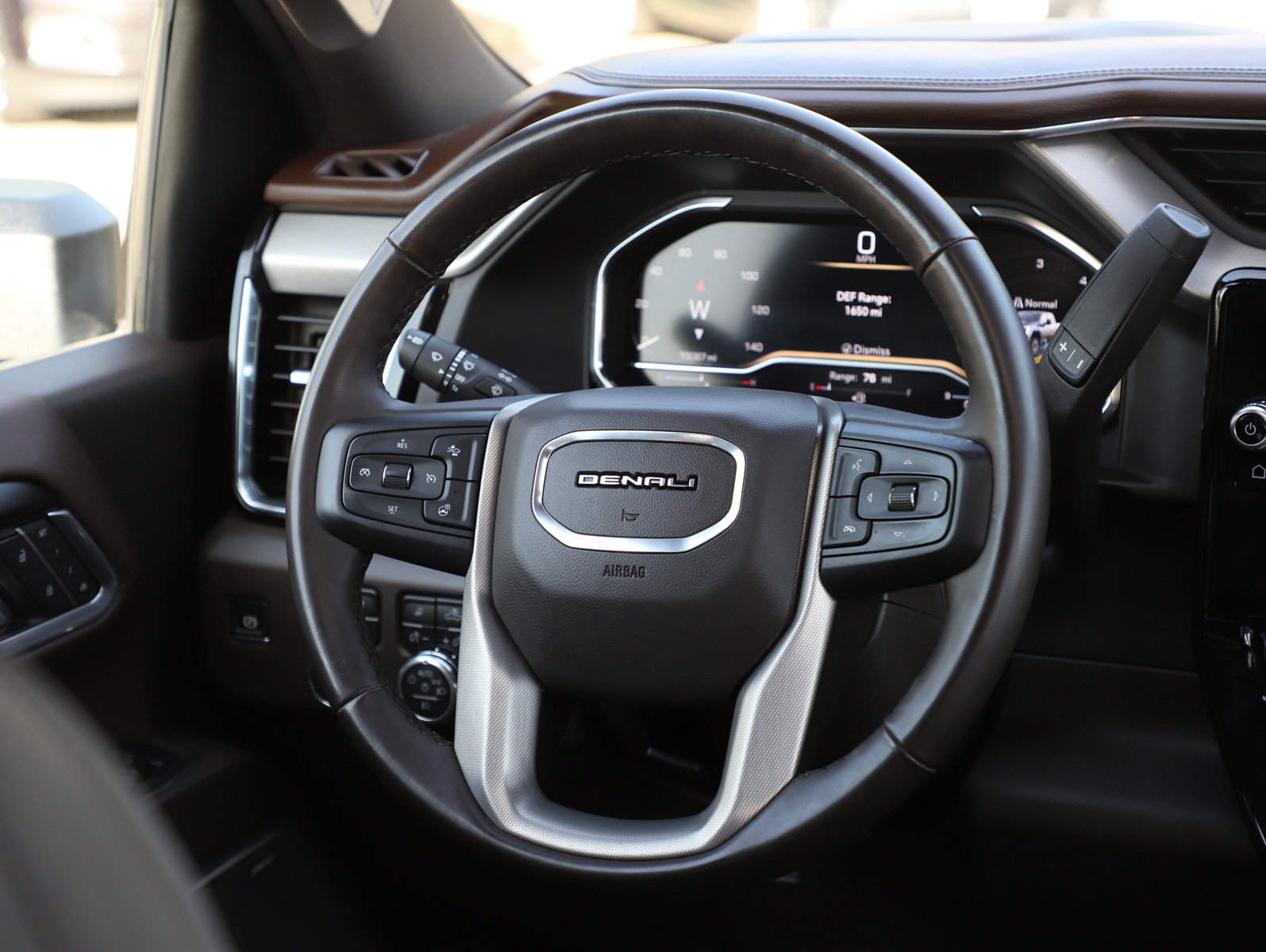 Used 2025 GMC Sierra 3500 Denali w/ Denali Reserve Package AWD/4WD image 16