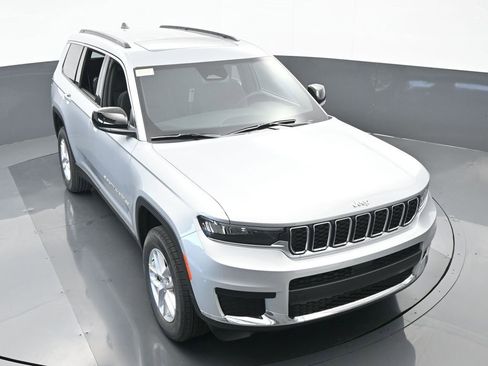 Used 2024 Jeep Grand Cherokee L Laredo RWD image 46