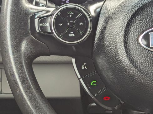 Used 2018 Kia Soul FWD image 16