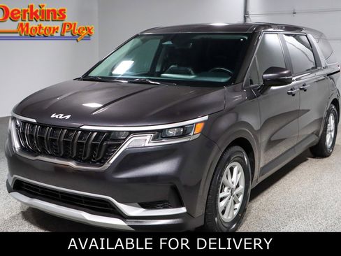 Used 2024 Kia Carnival LX image 1