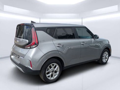 Used 2023 Kia Soul LX w/ Option Group 015 FWD image 3