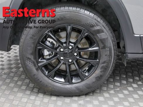 Used 2023 Jeep Cherokee Altitude Lux image 30