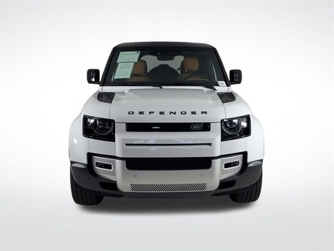Used 2024 Land Rover Defender 110 SE image 5