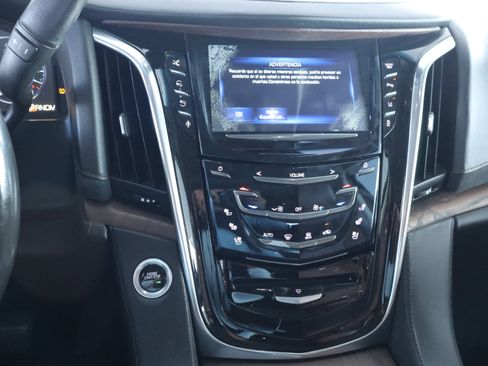 Used 2015 Cadillac Escalade Premium image 19