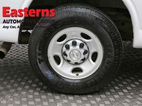 Used 2019 Chevrolet Express 2500 w/ Driver Convenience Package image 30