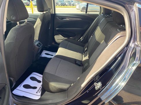 Used 2018 Buick Regal Preferred image 20