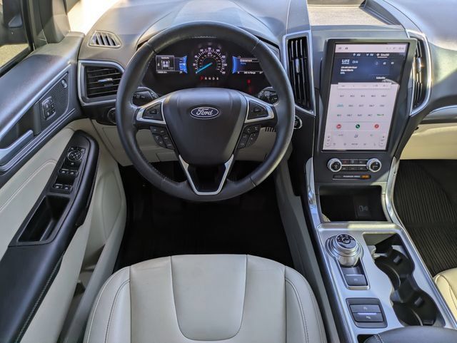 Used 2022 Ford Edge Titanium AWD/4WD image 16
