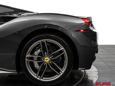 Used 2019 Ferrari 488 Spider image 20