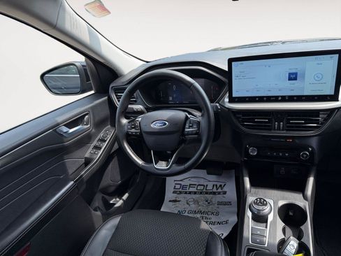 Used 2025 Ford Escape SE FWD image 11