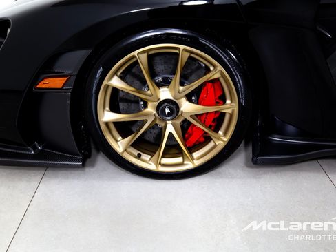 Used 2019 McLaren Senna RWD image 31