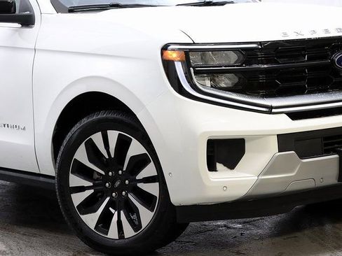 New 2025 Ford Expedition Max Platinum w/ Driver's Package image 3