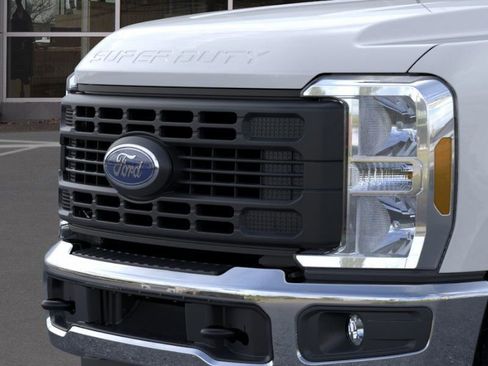 New 2026 Ford F250 XL w/ XL Chrome Package image 17