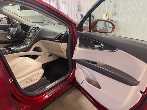 Used 2016 Lincoln MKX Select w/ Climate Package image 33