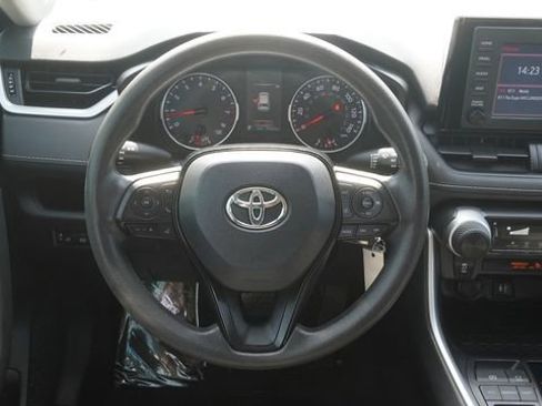Used 2019 Toyota RAV4 LE FWD image 18