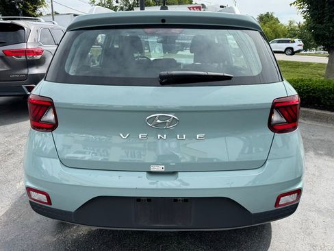 Used 2025 Hyundai Venue SEL FWD image 3