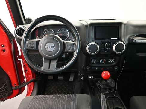 Used 2012 Jeep Wrangler Unlimited Rubicon w/ Connectivity Group AWD/4WD image 16