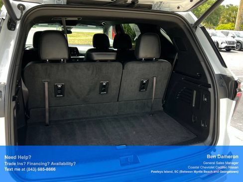 Used 2025 Chevrolet Traverse LT FWD image 19