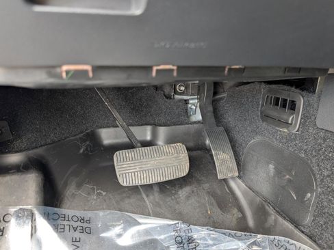 Used 2025 Nissan Frontier SV w/ SV Convenience Package image 28