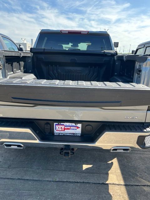 Used 2024 GMC Sierra 1500 SLT w/ X31 Off-Road Package AWD/4WD image 9