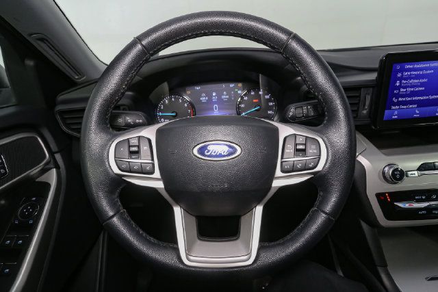 Used 2023 Ford Explorer XLT AWD/4WD image 29