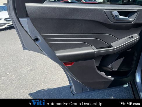 Used 2022 Ford Escape Titanium FWD image 20