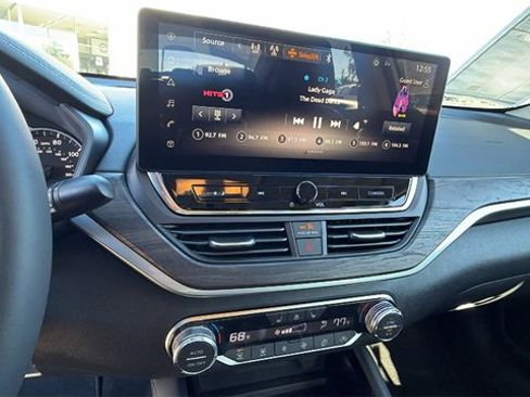 Used 2025 Nissan Altima 2.5 SL image 25