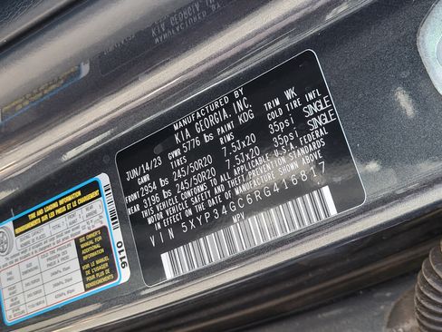 Used 2024 Kia Telluride EX w/ EX Captain's Chair Package image 29